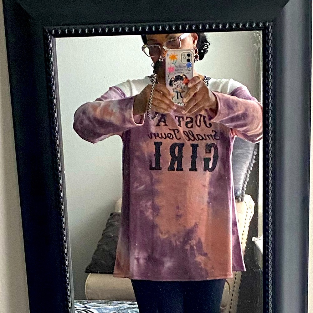 HAPTICS 1X PLUS 'JUST A SMALL TOWN GIRL’WESTERN GRAPHIC TIE DYE RAGLAN T-SHIRT